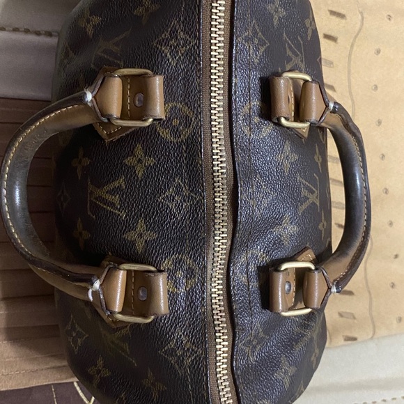 SOLD ✅ Authenticated LV Speedy 25 Monogram Canvas - Picture 5 of 10